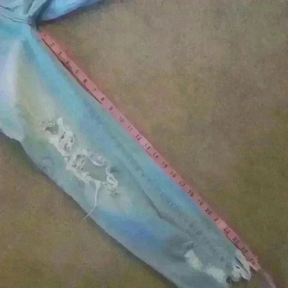 CELLO DISTRESSED/FRAYED HEM JEANS SIZE 5 (JUNIORS) - Picture 11 of 16